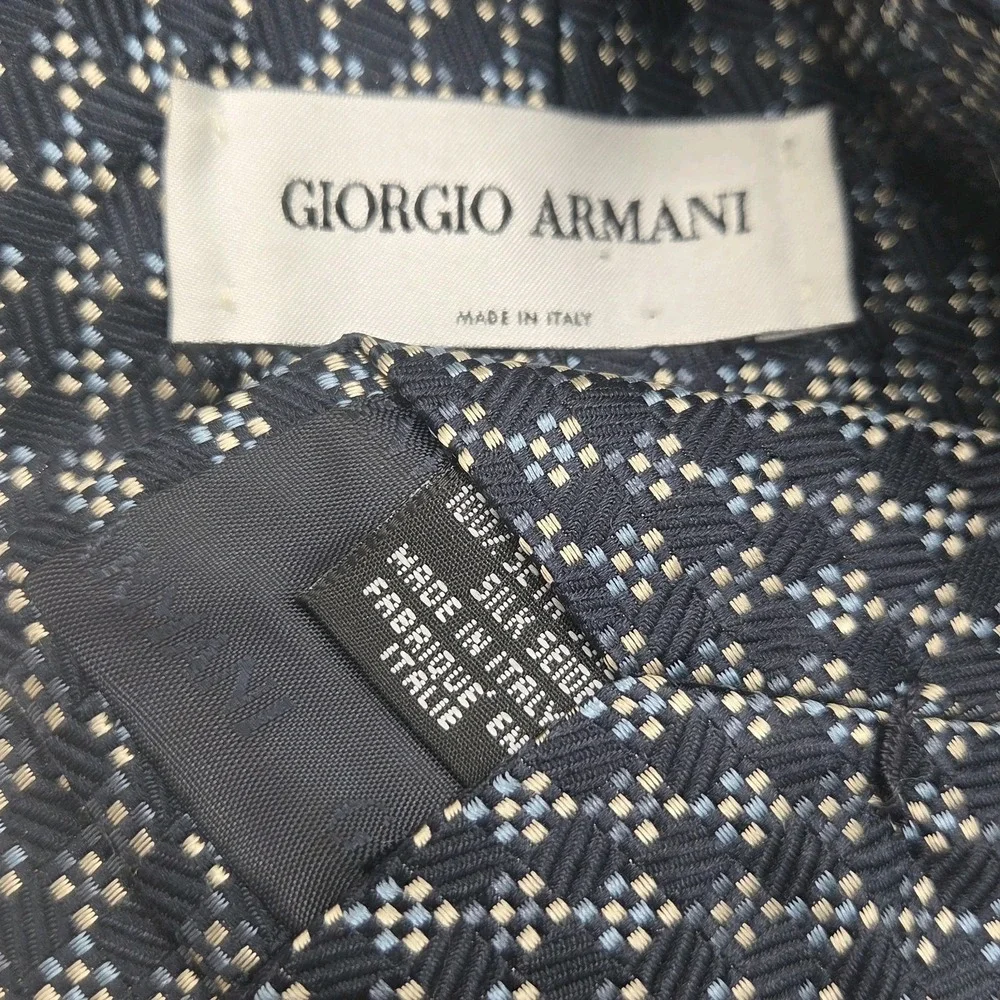Giorgio Armani Italian Silk Tie Navy Silver Diamond Dot Motif Jacquard 3.5x56in